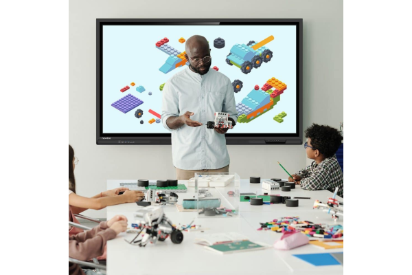 L'écran interactif Lyra Pro pour des réunions collaboratives 