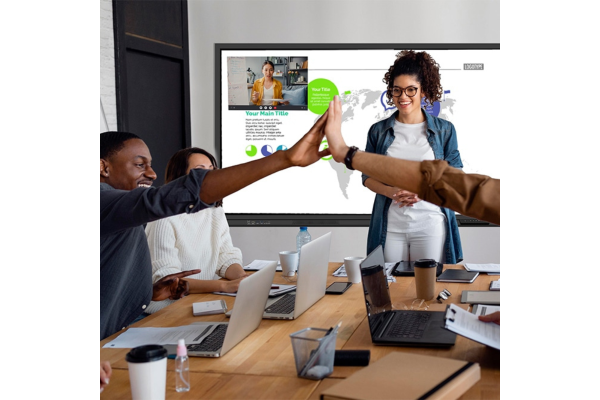 L'écran interactif Lyra Pro pour des réunions collaboratives 
